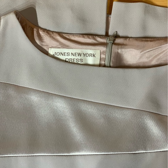 Women’s size 14 Jones New York sheeth dress sleeveless asymmetrical grays on top - Picture 6 of 14